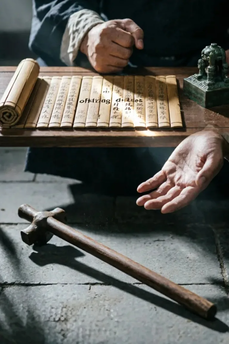 The Case of the Nan Commandery Tingzhang Assaulting a Staff-wielder